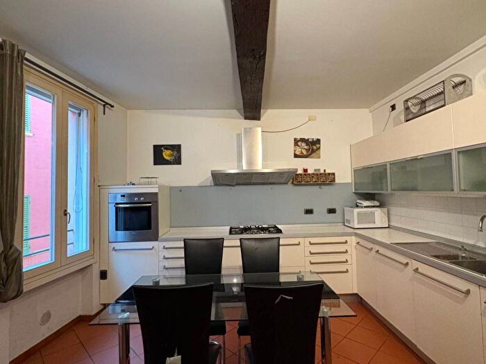 Appartamento quadrilocale in affitto in Via della Vite, Centro Storico, Modena