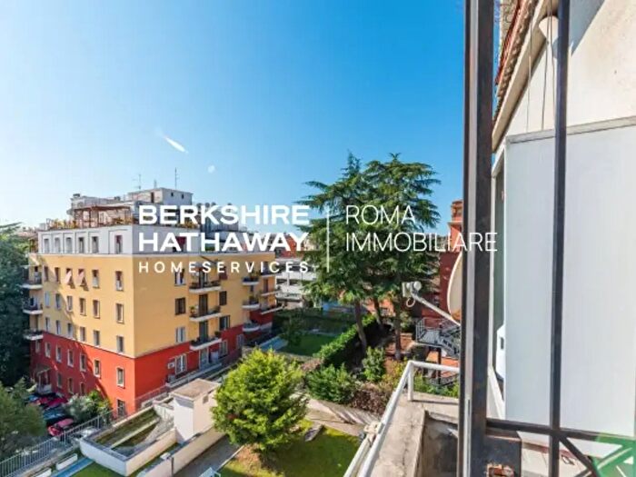 Appartamento con 5 locali in vendita in Via Sabazio, Roma