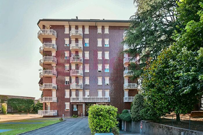 Appartamento quadrilocale in vendita in Via Milano, Cantu