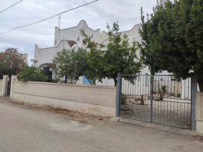 Casa con 7 locali in vendita in Viale Europa Snc, Manduria