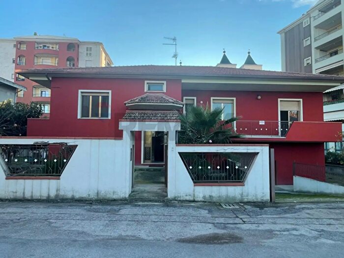 Casa con 12 locali in vendita in Montesilvano