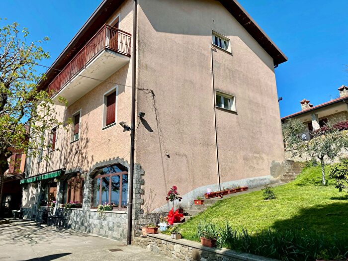 Appartamento con 6 locali in vendita in Via Alessandro Manzoni, Colle Brianza