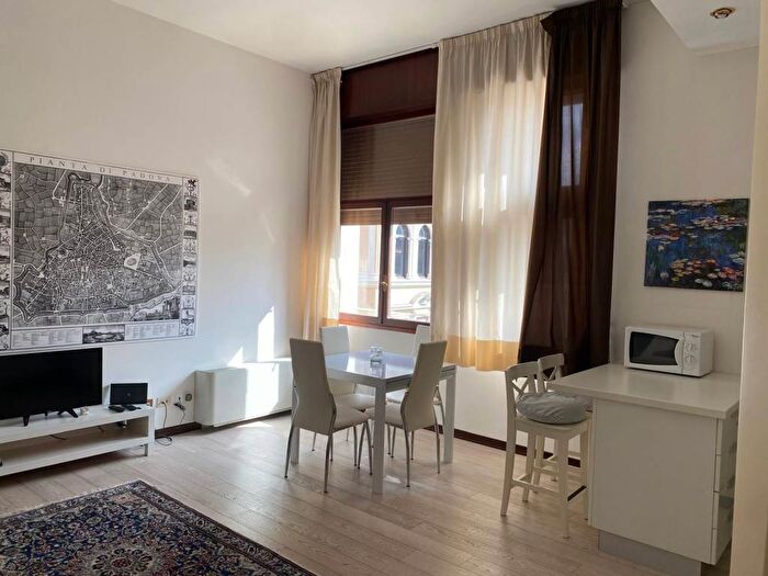 Appartamento bilocale in affitto in Piazza Giuseppe Garibaldi, Piazze Duomo, Padova