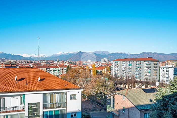 Appartamento con 5 locali in vendita in Viale Gramsci, Grugliasco