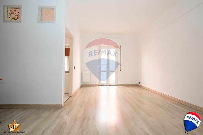 Appartamento trilocale in vendita in Via Angelo Carrara, Genova