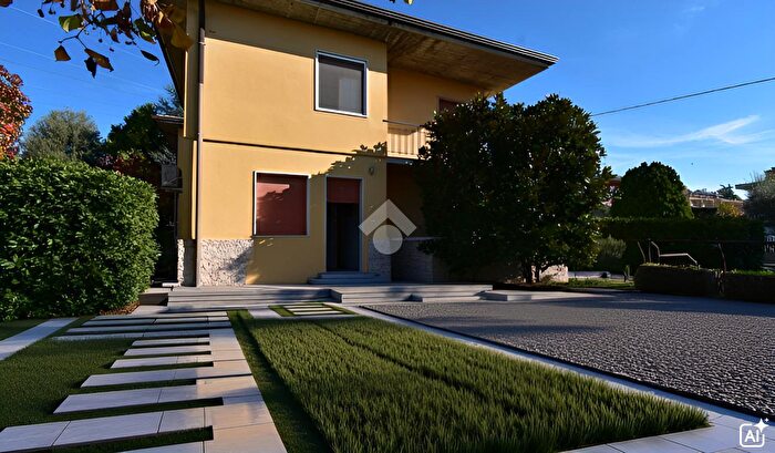 Casa con 6 locali in vendita in Via l Sigurtà, Castiglione Delle Stiviere