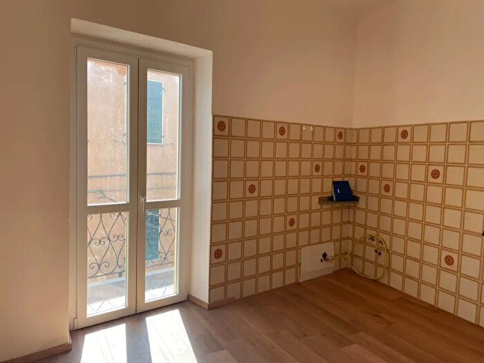 Appartamento trilocale in affitto in Sarzana