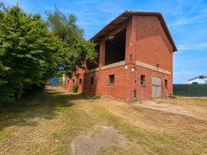 Casa con 5 locali in vendita in Via Martiri, Ceresole Alba