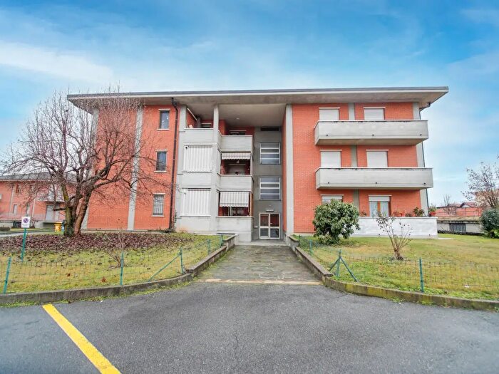 Appartamento trilocale in vendita in Via Antonio Uligini, Rivarolo Canavese