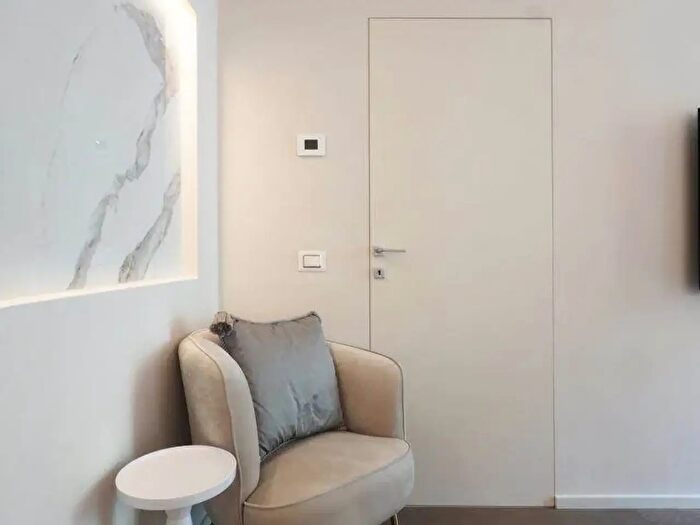 Appartamento con 5 locali in affitto in Firenze