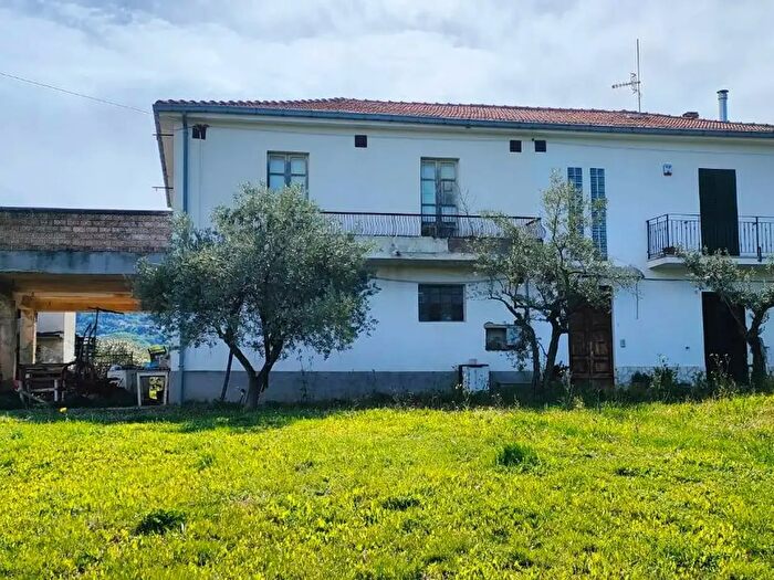 Casa con 5 locali in vendita in Contrada Mampioppo, Scafa