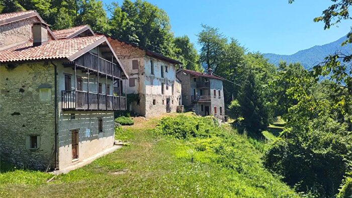 Casa con 5 locali in vendita in Seren del Grappa, Montebelluna