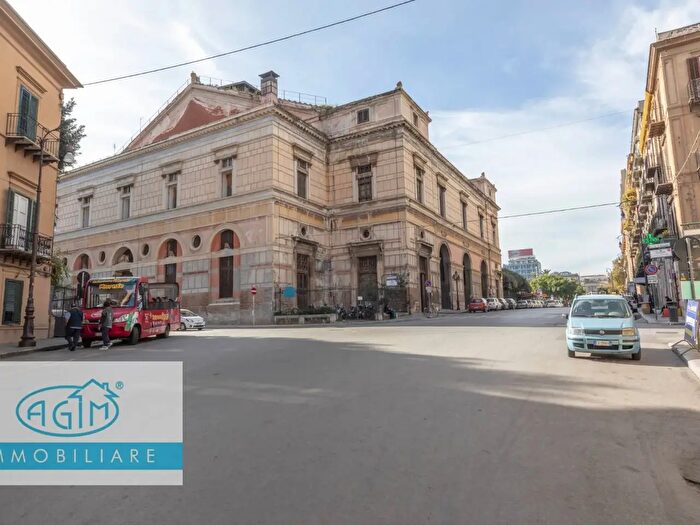 Appartamento con 6 locali in affitto in Via Domenico Scina', Palermo