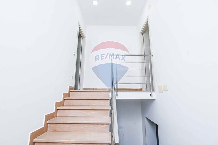 Casa con 9 locali in vendita in Via Vincenzo Bellini, Mirabella Imbaccari