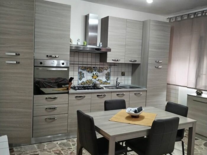 Appartamento trilocale in affitto in Via Pusterna, Centro, Caltagirone