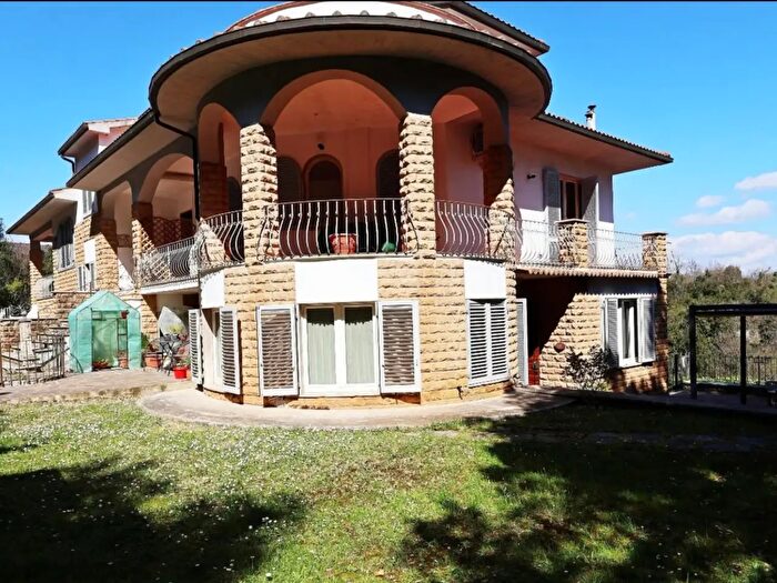 Appartamento con 6 locali in vendita in Strada di Santa Colomba, Monteriggioni