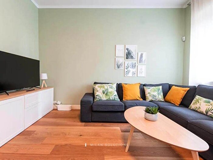 Appartamento trilocale in affitto in viale Emilio Caldara, Porta Romana Medaglie dOro, Milano