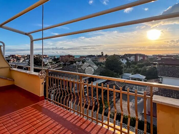 Appartamento trilocale in vendita in Via degli Orti, Formia