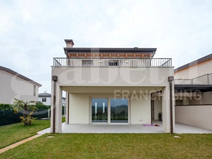 Casa quadrilocale in vendita in Via Amerigo Vespucci, Legnaro