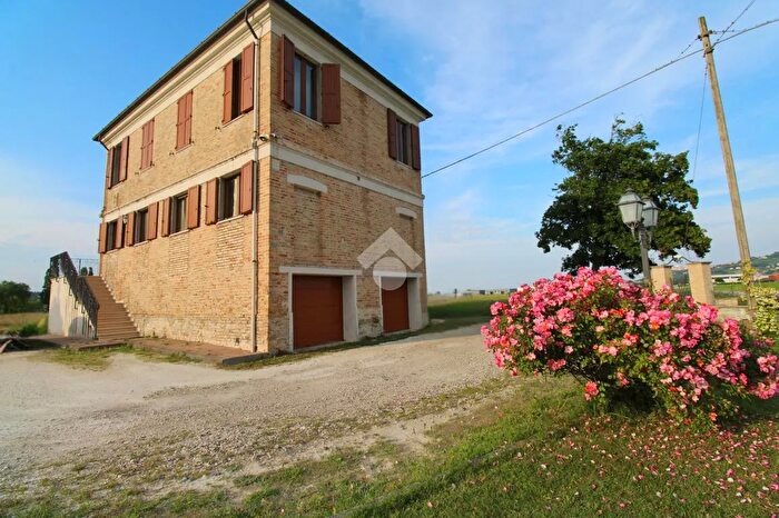 Casa con 5 locali in vendita in Frazione Musone, Recanati