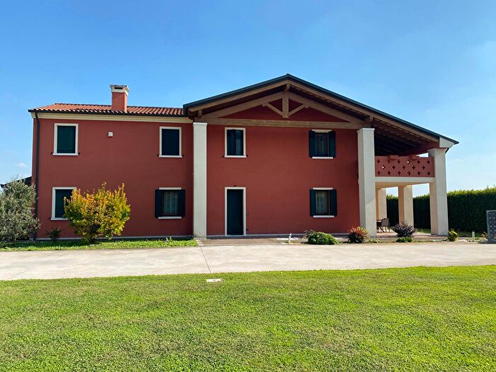 Casa con 7 locali in vendita in Via Ramedello Basso, Fratta Polesine