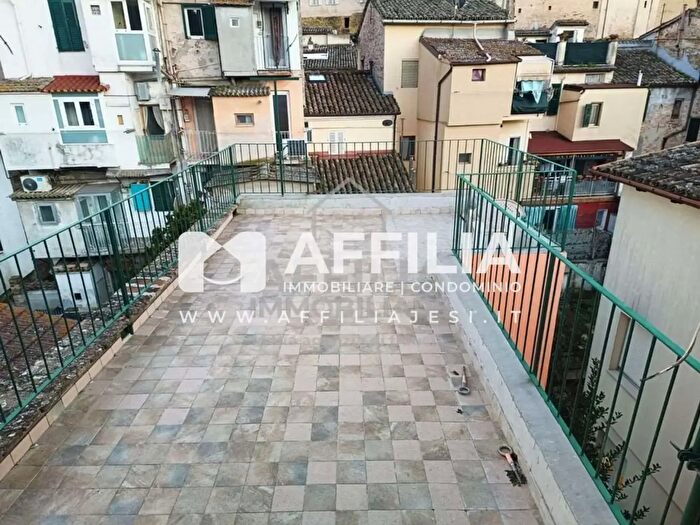 Appartamento quadrilocale in vendita in Viale della Vittoria, Jesi