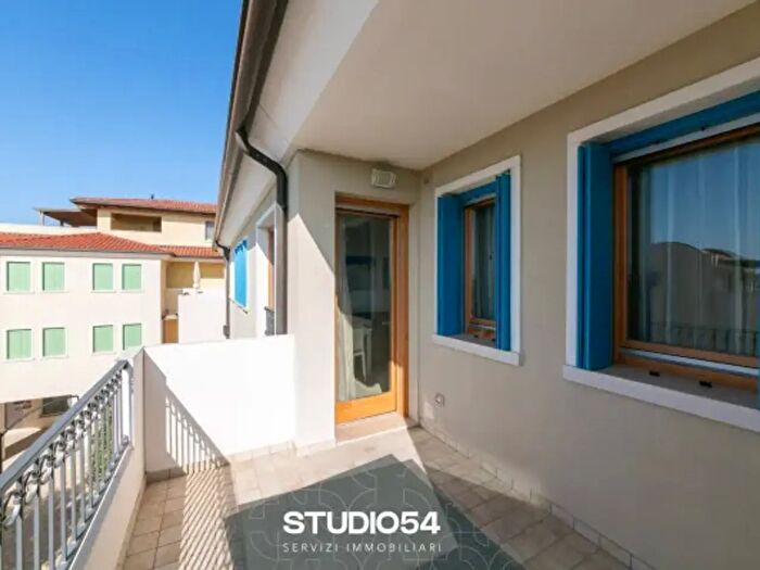 Appartamento trilocale in vendita in Viale delle Rondini, Caorle