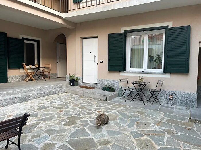 Appartamento trilocale in affitto in Via Cavour, Cantello