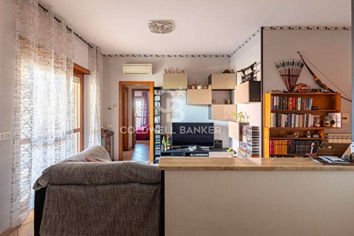 Appartamento trilocale in vendita in Via Sulbiate, Roma