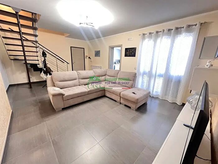 Appartamento con 6 locali in vendita in Via Leonardo Sciascia, Comiso