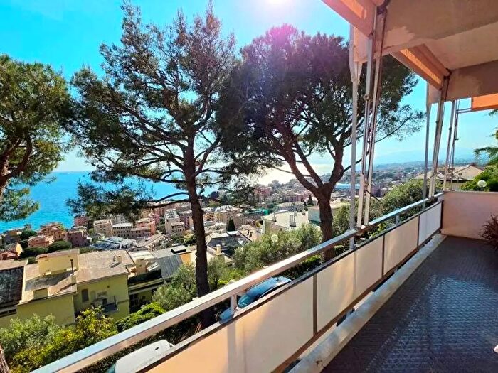 Appartamento con 6 locali in vendita in Via Fratelli Coda, Genova