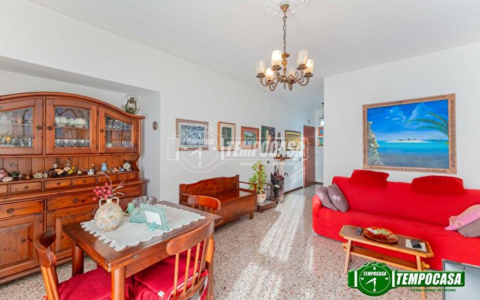 Appartamento quadrilocale in vendita in Via Viterbo, Milano