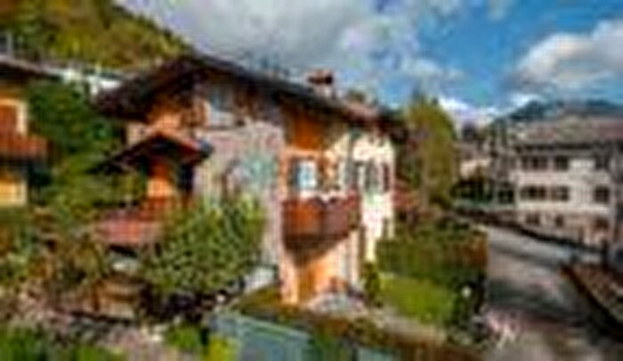 Appartamento con 5 locali in vendita in Castione Della Presolana