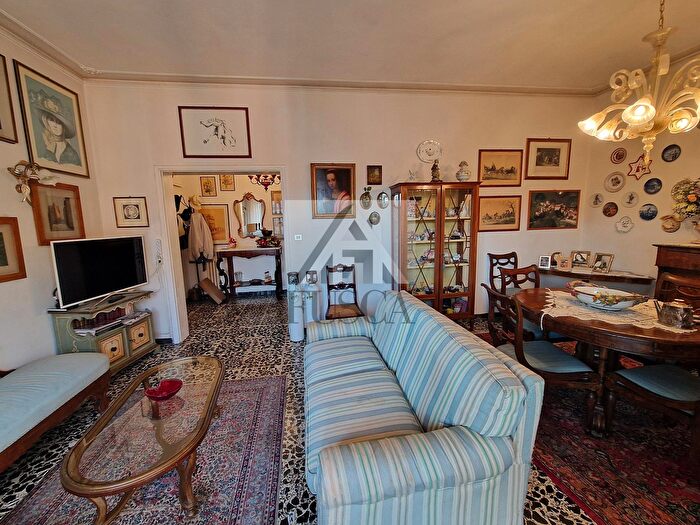 Appartamento con 5 locali in vendita in Via Don Giorgio Bigongiari, Lucca