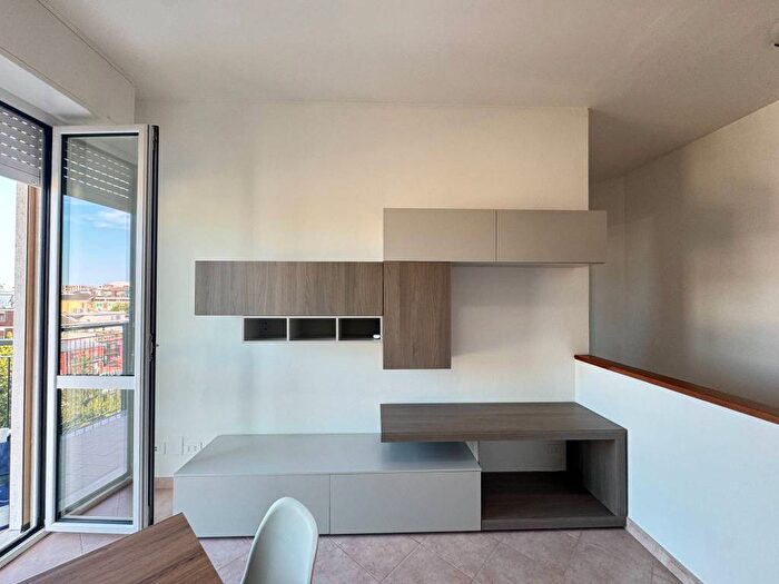 Appartamento bilocale in affitto in Viale Legioni Romane, Bande Nere, Milano