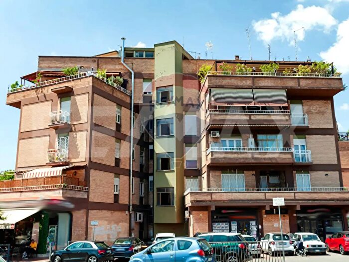 Appartamento con 7 locali in vendita in Via Casetta Mattei, Roma
