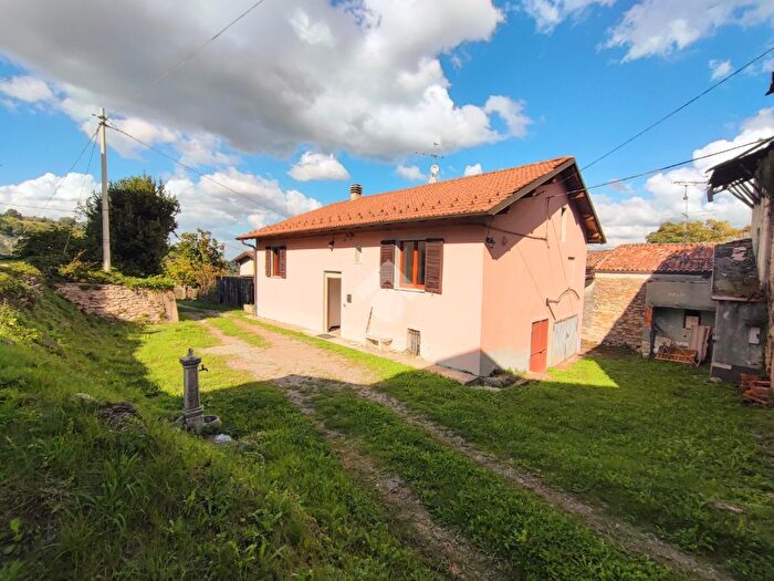 Casa con 5 locali in vendita in Frazione Cà dei Bianchi, Garbagna