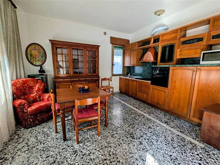 Appartamento trilocale in affitto in Via Caorle, Marghera Catene, Venezia