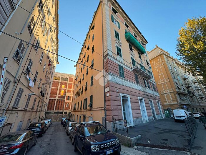 Appartamento con 6 locali in vendita in Via Arsiero, Genova