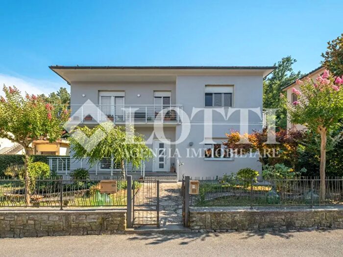 Appartamento con 5 locali in affitto in Vicopisano