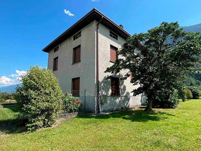 Casa con 8 locali in vendita in Colorina