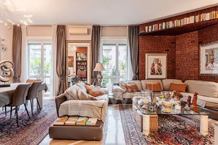 Appartamento quadrilocale in vendita in Viale Emilio Caldara, Milano