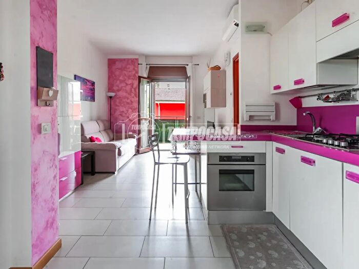 Appartamento bilocale in vendita in Via Pordoi, Settimo Milanese