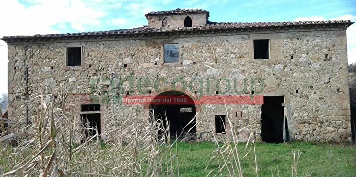 Casa con 10 locali in vendita in Via Pontesantoro, Collesalvetti