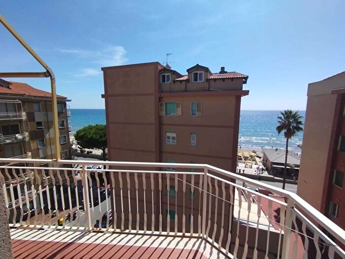 Appartamento trilocale in vendita in Andora