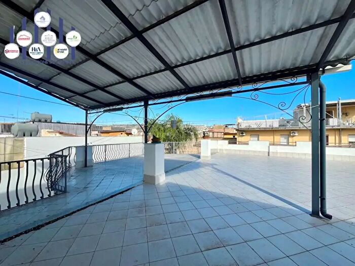 Casa con 12 locali in vendita in Via Alessandro Manzoni, Floridia