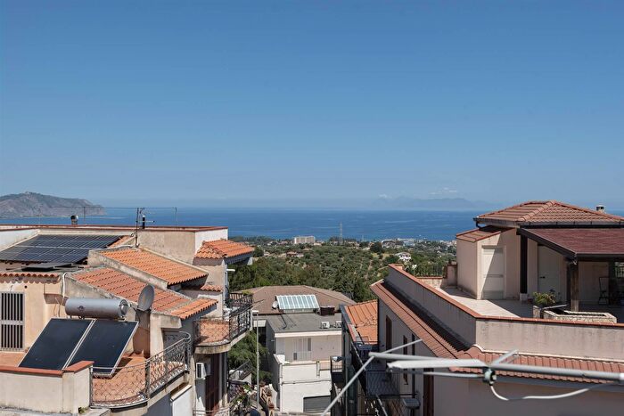 Casa con 11 locali in vendita in Via Galileo Galilei, Furnari