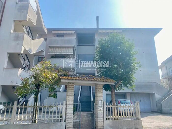 Appartamento con 5 locali in vendita in Via Dante Alighieri, Montemarciano