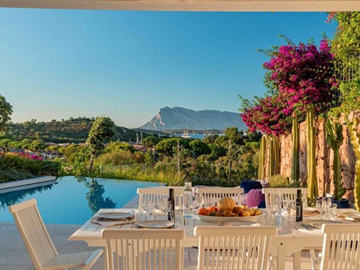 Casa con 6 locali in affitto in Viale dei Pini, Lu Impostu, San Teodoro