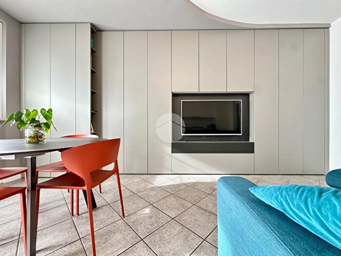 Appartamento trilocale in vendita in Via Via Martiri della Libertà, Dello